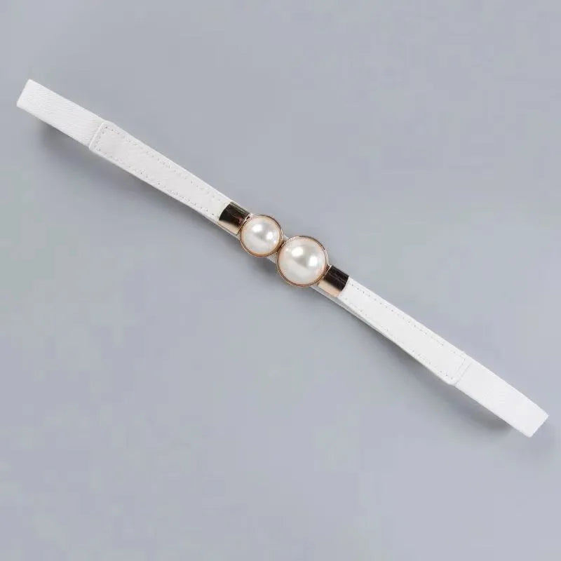 A slender waist belt for the dress, which can cinch the waist, exudes an elegant and retro charm. It features pearl double buckl