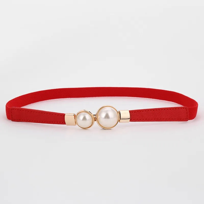 A slender waist belt for the dress, which can cinch the waist, exudes an elegant and retro charm. It features pearl double buckl
